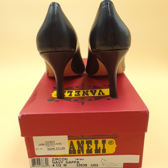 Vaneli Navy Pump - Picture 5 of 5